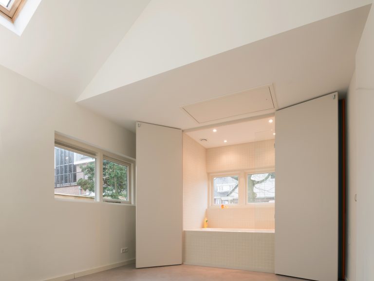 badstee-inbouwbadkamer-logeerkamer
